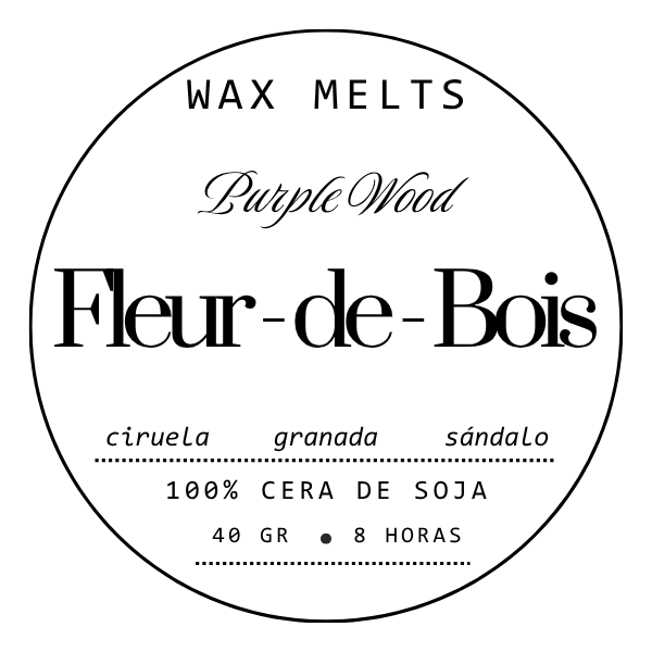 Etiqueta redonda para Fleur-de-Bois Wax Melts Láminas Aromáticas PURPLE WOOD: fragancias elegantes, ciruela, granada, sándalo, 100% cera de soja, 40 g, 8 h. Texto negro sobre fondo blanco.