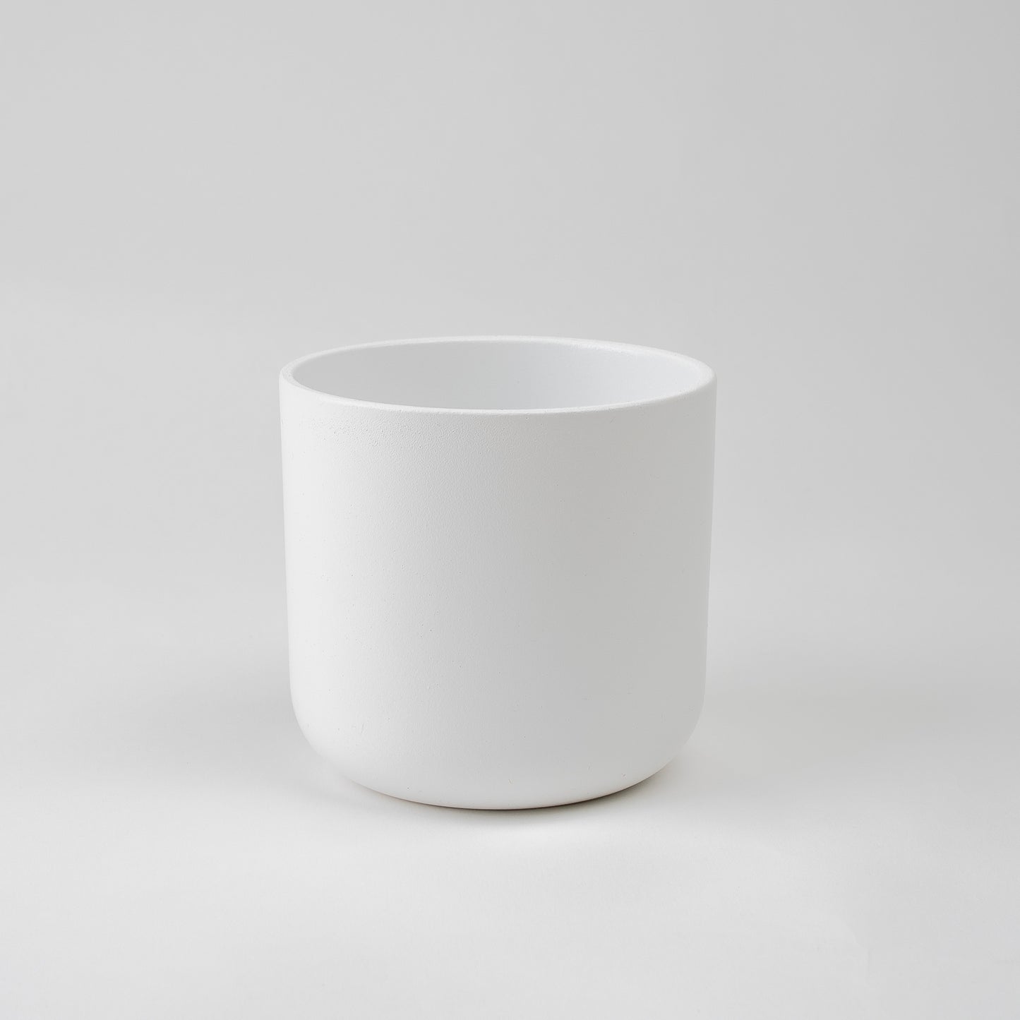 Presentado sobre un fondo gris claro, el Ramo de Flores Fleur-de-Bois Margaritas Clásico de Cera de Soja FRESCURA DE LAVANDA es perfecto para lucir velas derretidas florales o como un memorable regalo romántico.