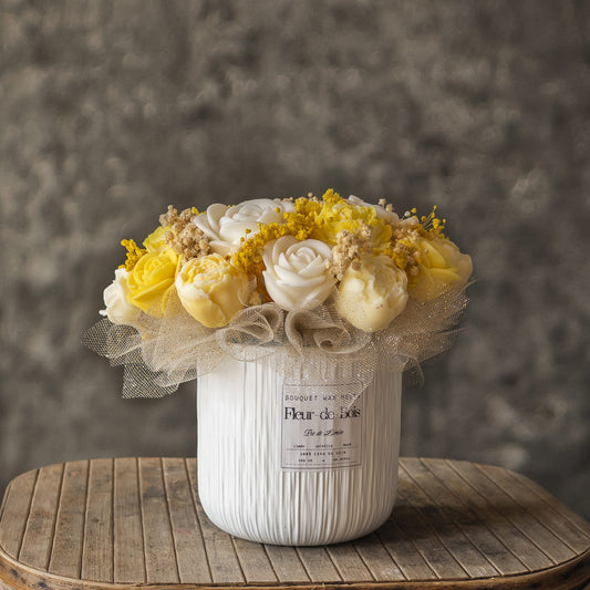 Classic Soy Wax Peony and Rose Bouquet Fleur-de-Bois PIE DE LIMÓN